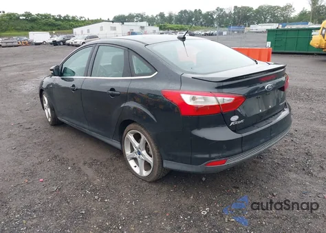 2012 Ford Focus Titanium z USA, uszkodzony, nr VIN 1FAHP3J29CL384353